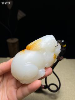 旧藏和田白玉貔貅雕件 尺寸长8.9厘米,宽4.9厘米,高4.0厘米