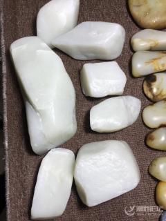 新疆和田玉羊脂白玉山流水原石