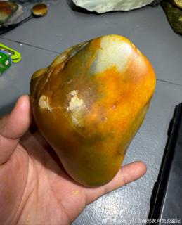 新疆和田玉籽料原石,红皮白肉串青花,1160克,前段一起收的料子,白度一